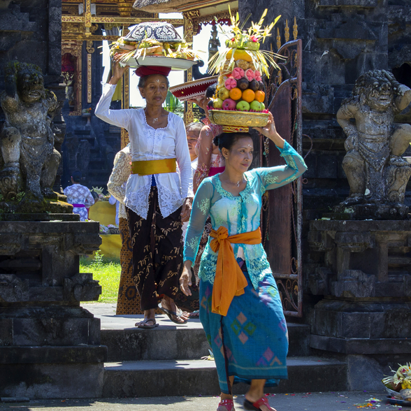 Bali Ubud Ceremony Women Temple