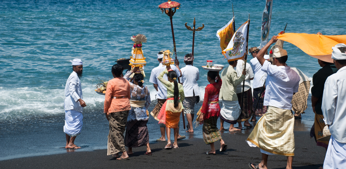 Lovina beach ceremony