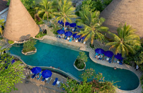 Sudamala Resort Komodo pool by the beach