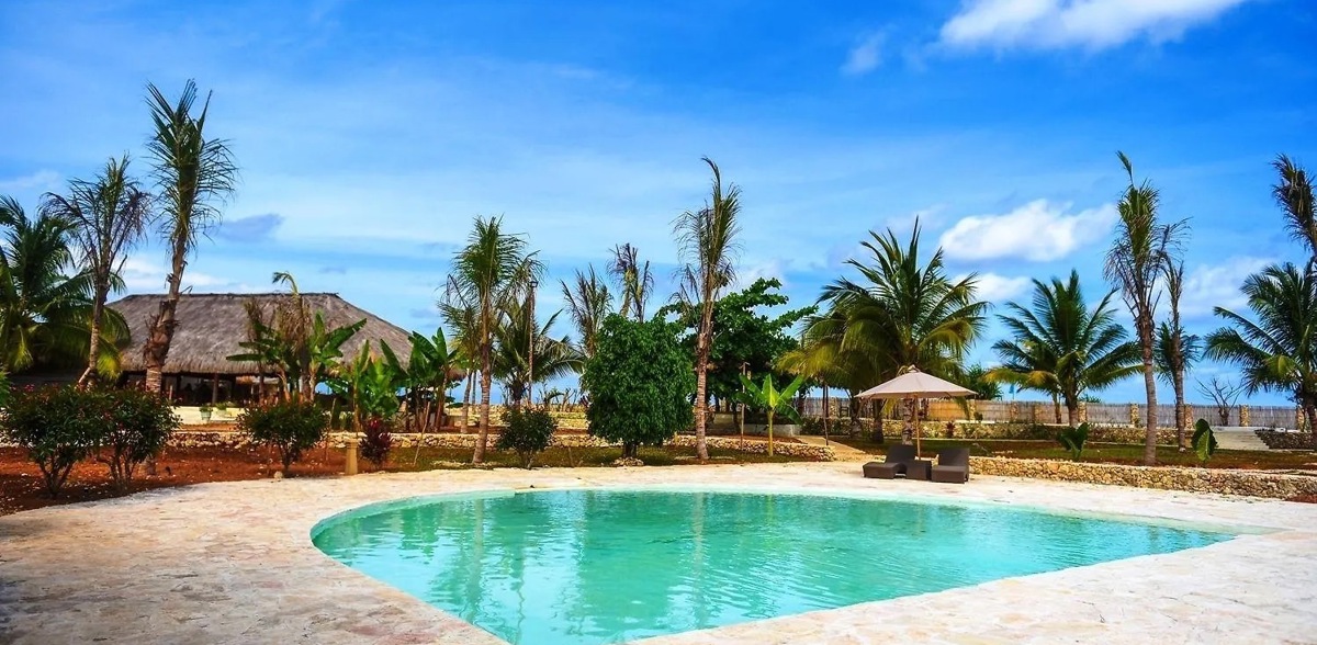 Rua Sumba Beach Resort Swimming Pool