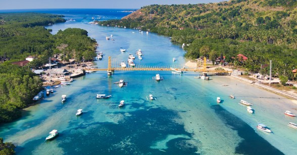 Nusa Lembongan Yellow Bridge