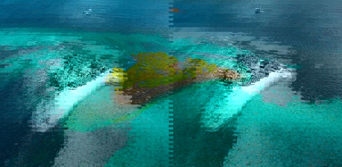 Turquoise dreams across the Flores Sea.