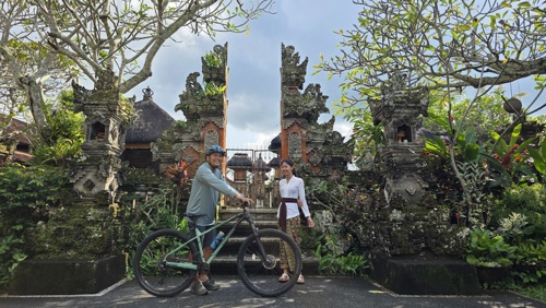 Guided bike tour in Sanur
