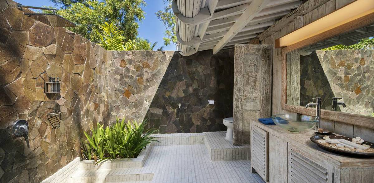 Villa bathroom 