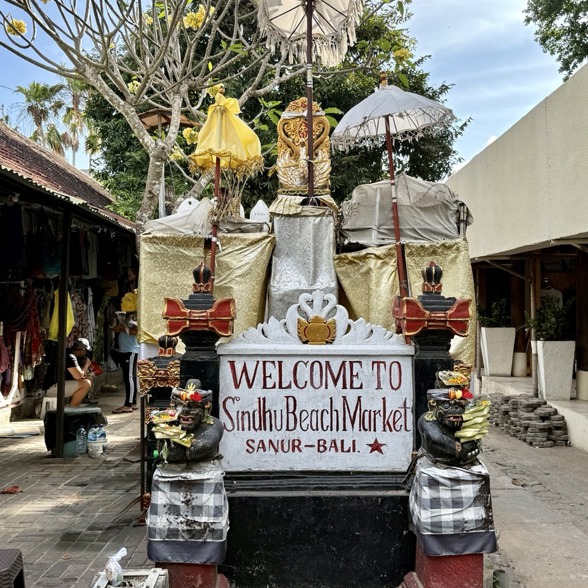 Sanur Beach market