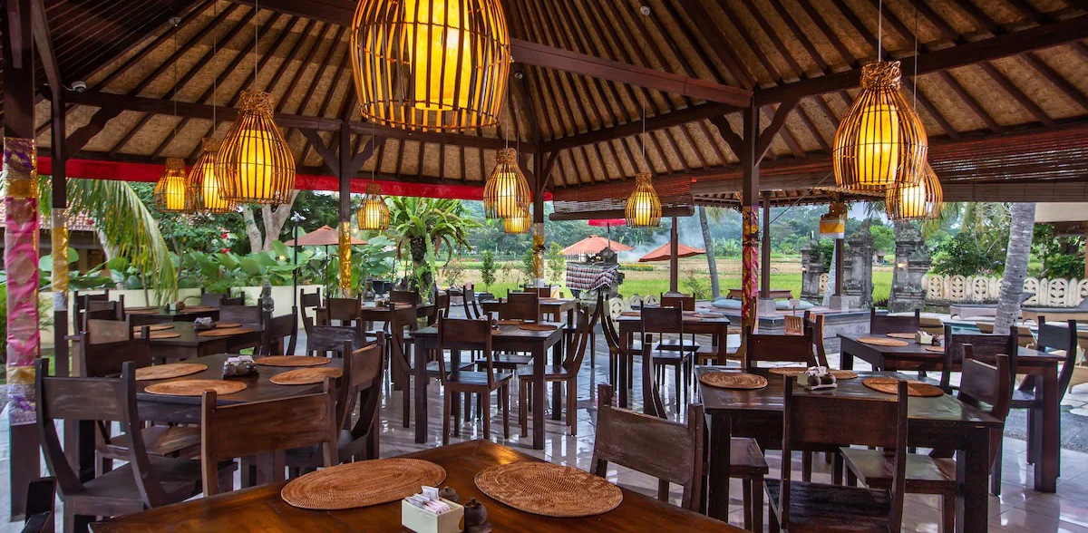 Cosy restaurant at Green Field Hotel