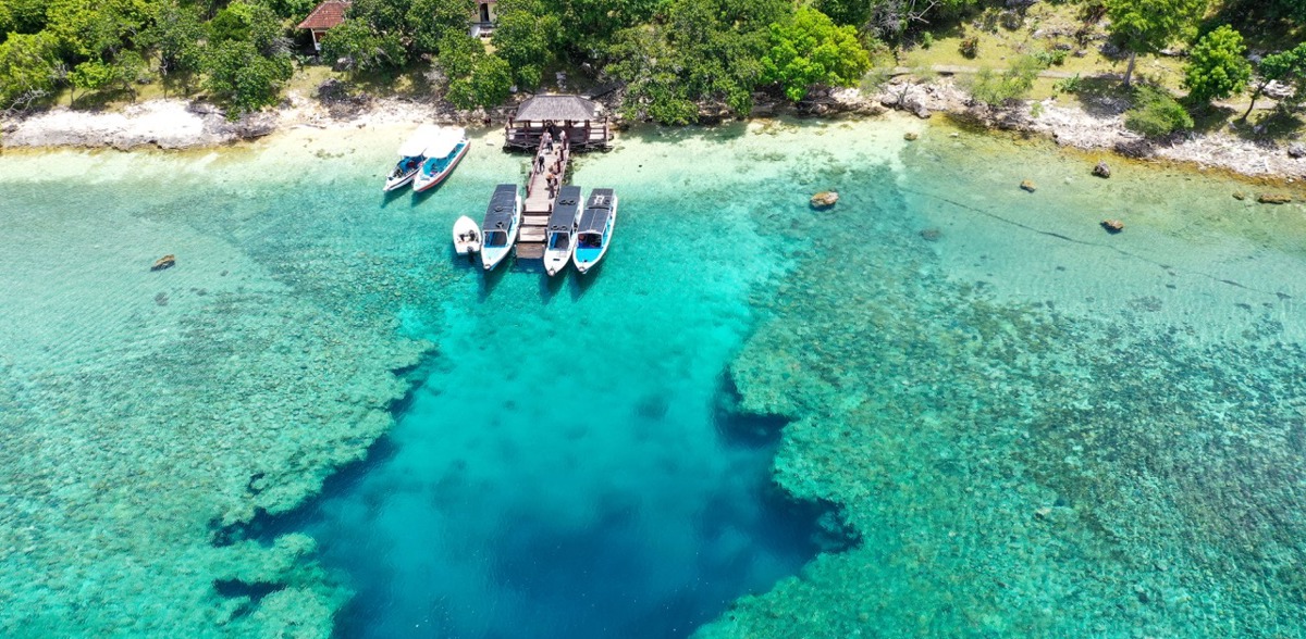 Menjangan beach