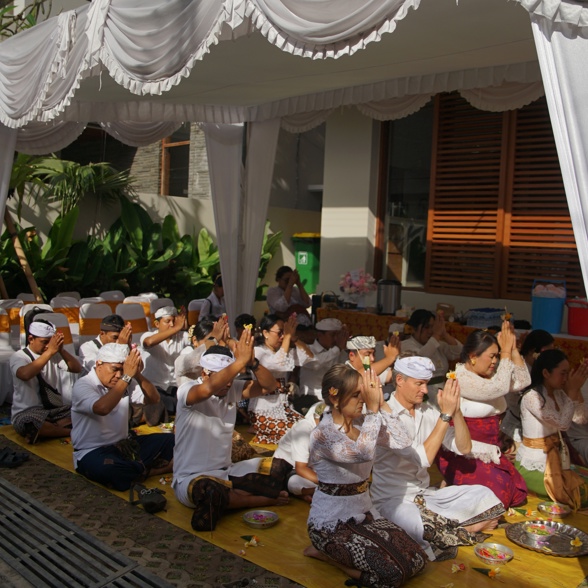 Melaspas ceremony 