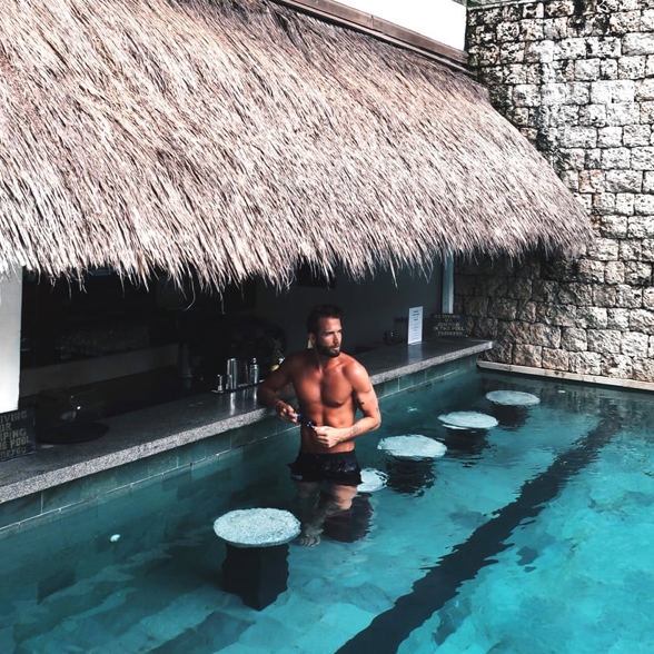 Pool Bar
