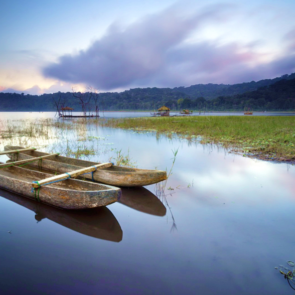 Tamblingan lake