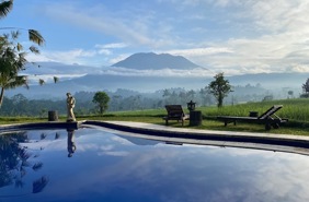 Sidemen Great Mountain View Pool