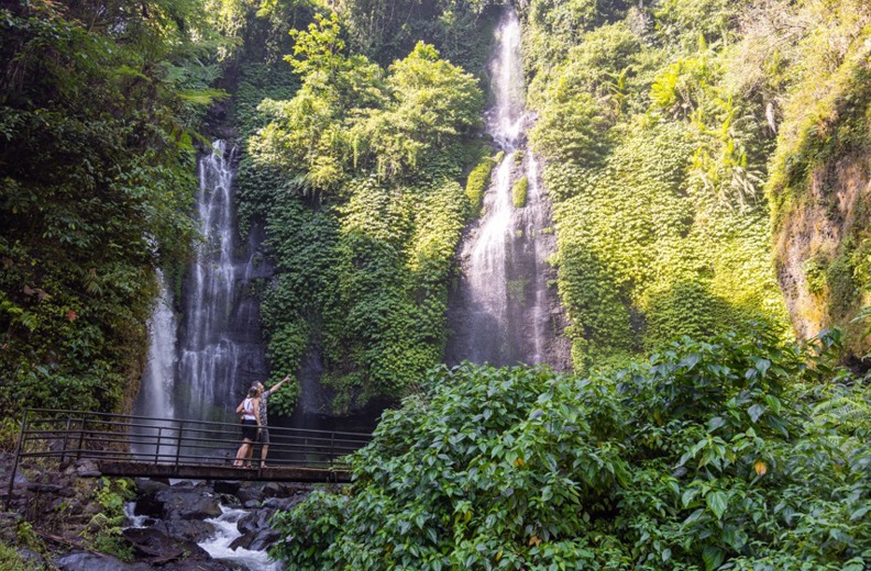 Fiji Waterfall 09 Trekking