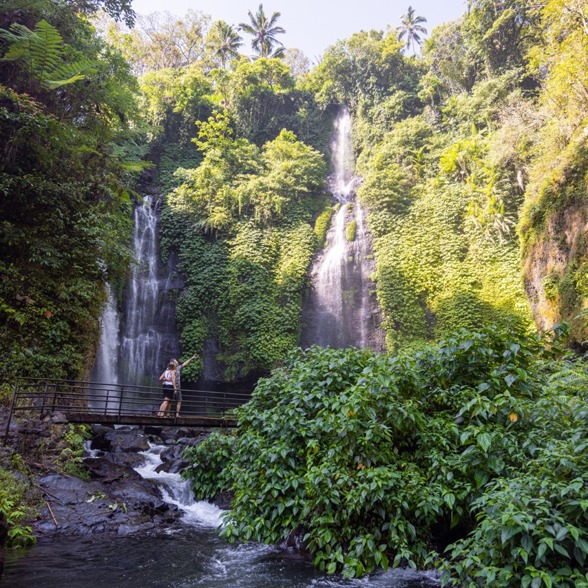 Fiji Waterfall 09 Trekking