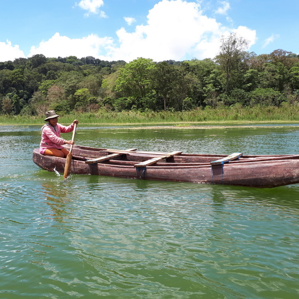 Bali Trekking Tour Canoe Tamblingan Lake