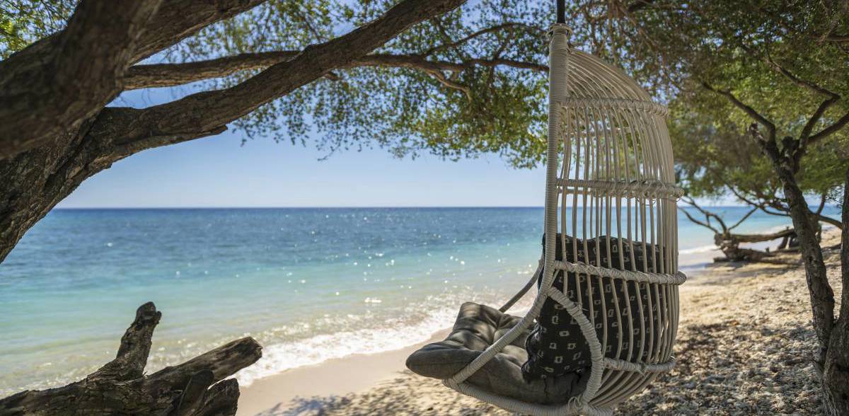 Gilli Eco Villas Swing At The Beach