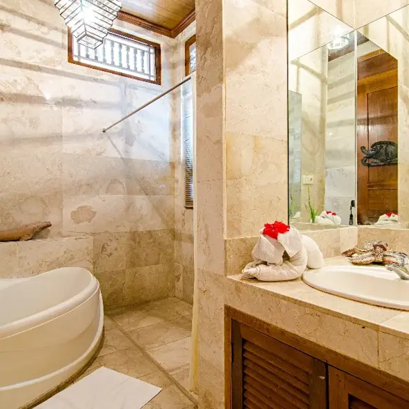 Hotel Ubud Green Field Bathroom