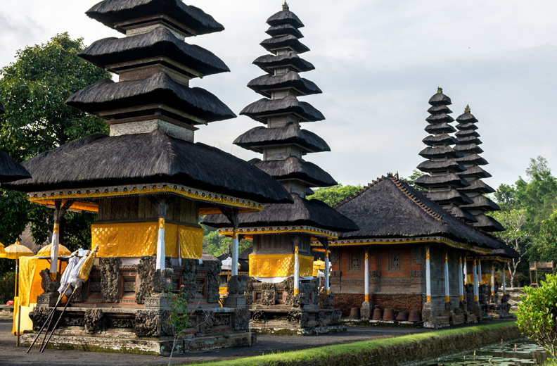 Lovina Taman Ayun Temple 11