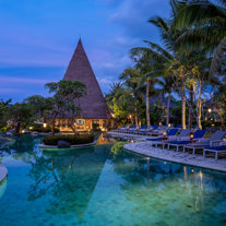 Sudamala Resort Komodo pool by night