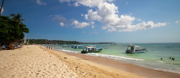 White sandy beaches at Lembongan