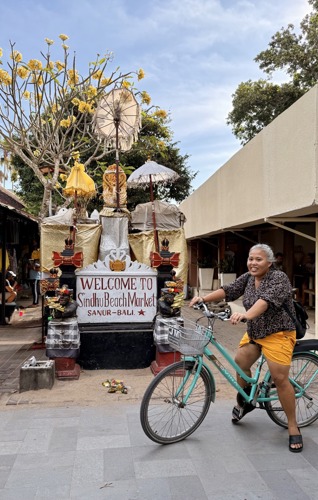 Sanur beach market