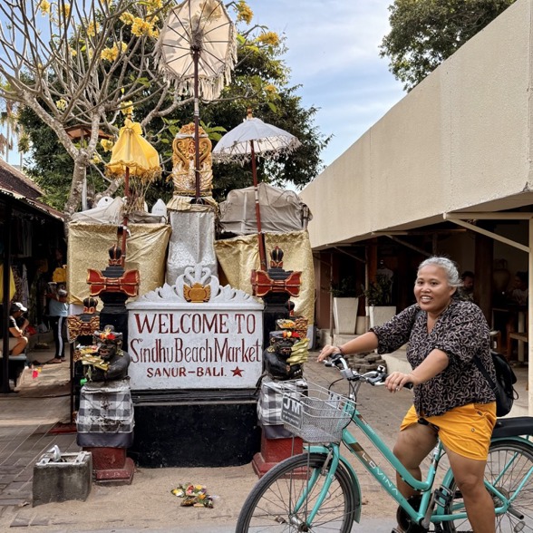 Stroll, bike & shop at the beach market