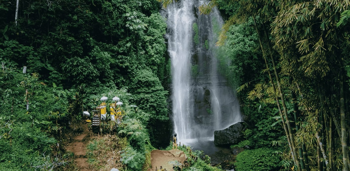 Hike to the sacred waterfalls of Munduk